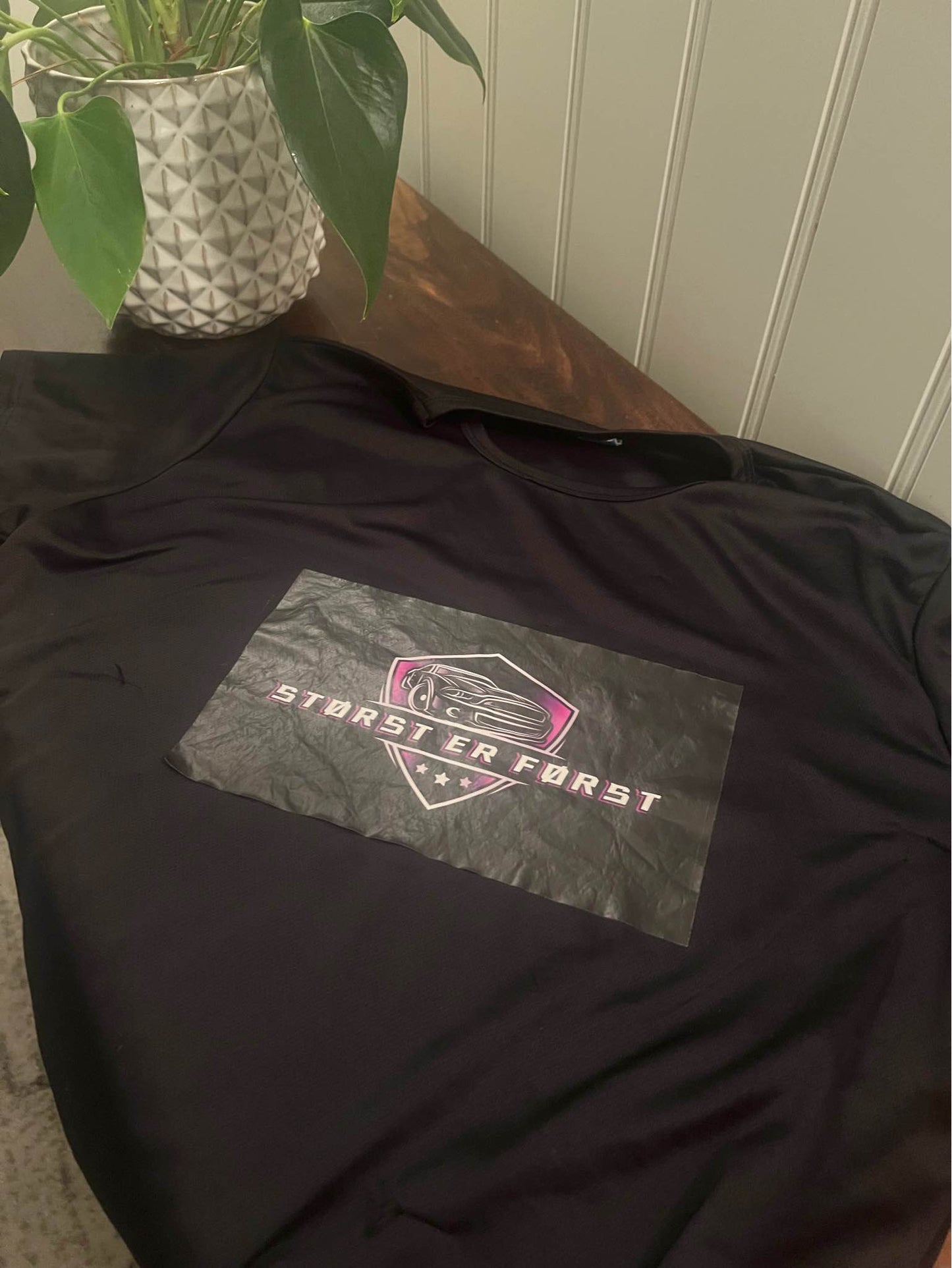 T-Skjorte med logo trykket foran